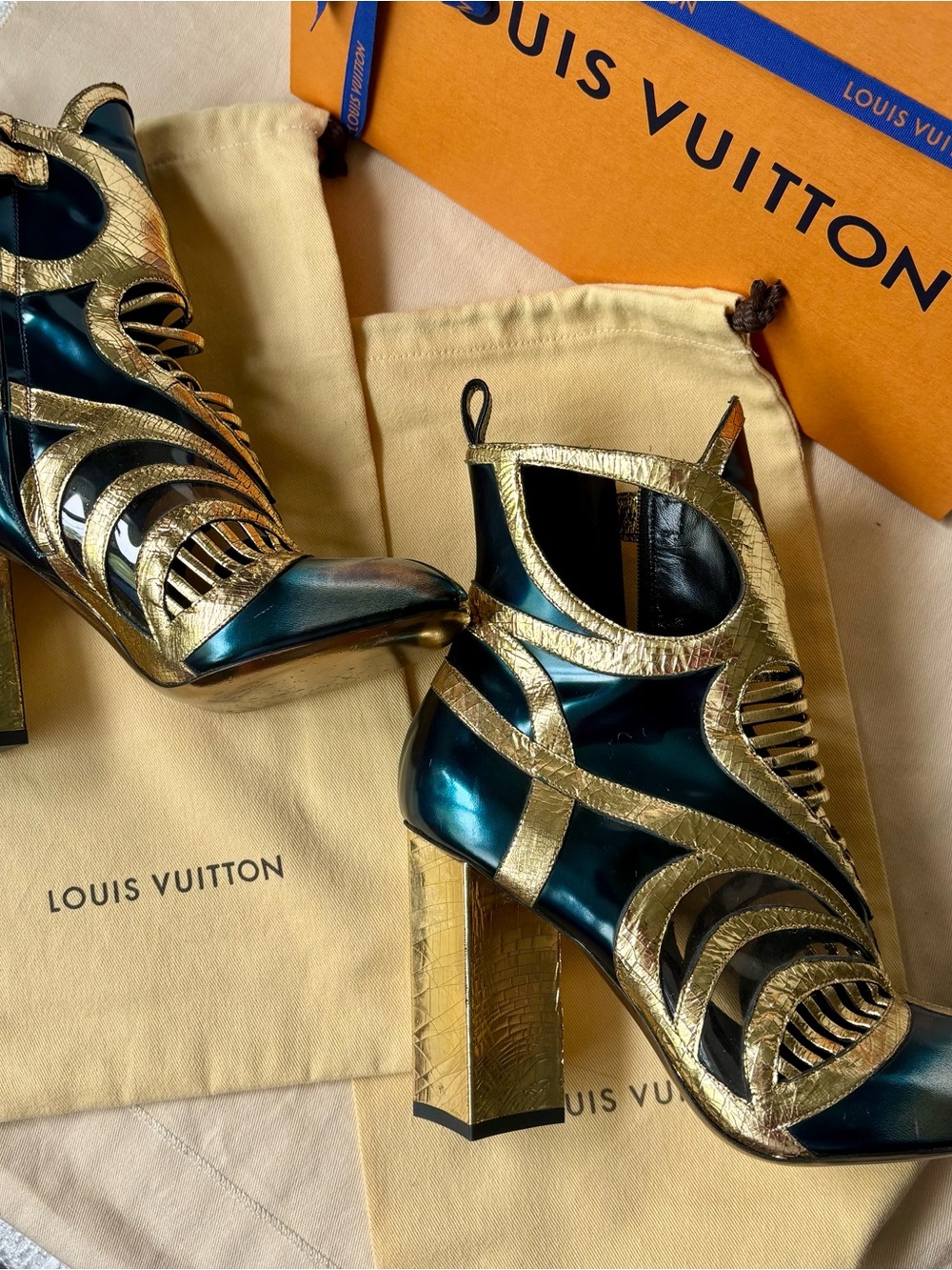 Louis Vuitton Queen Of Hearts Boots. 2015 Paris Runway Collection. Rare find. - Picture 3 of 12